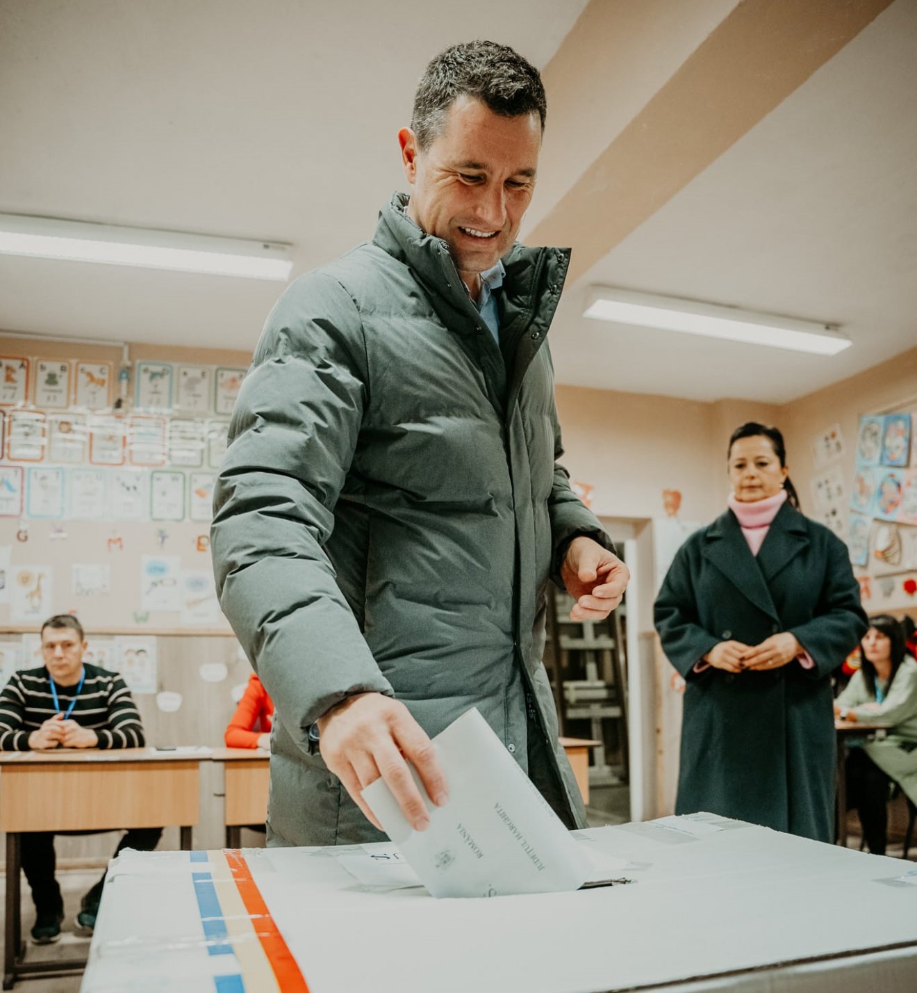 Tánczos Barna szenátorjelölt a feleségével szavazott •  Fotó: Tánczos Barna/Facebook