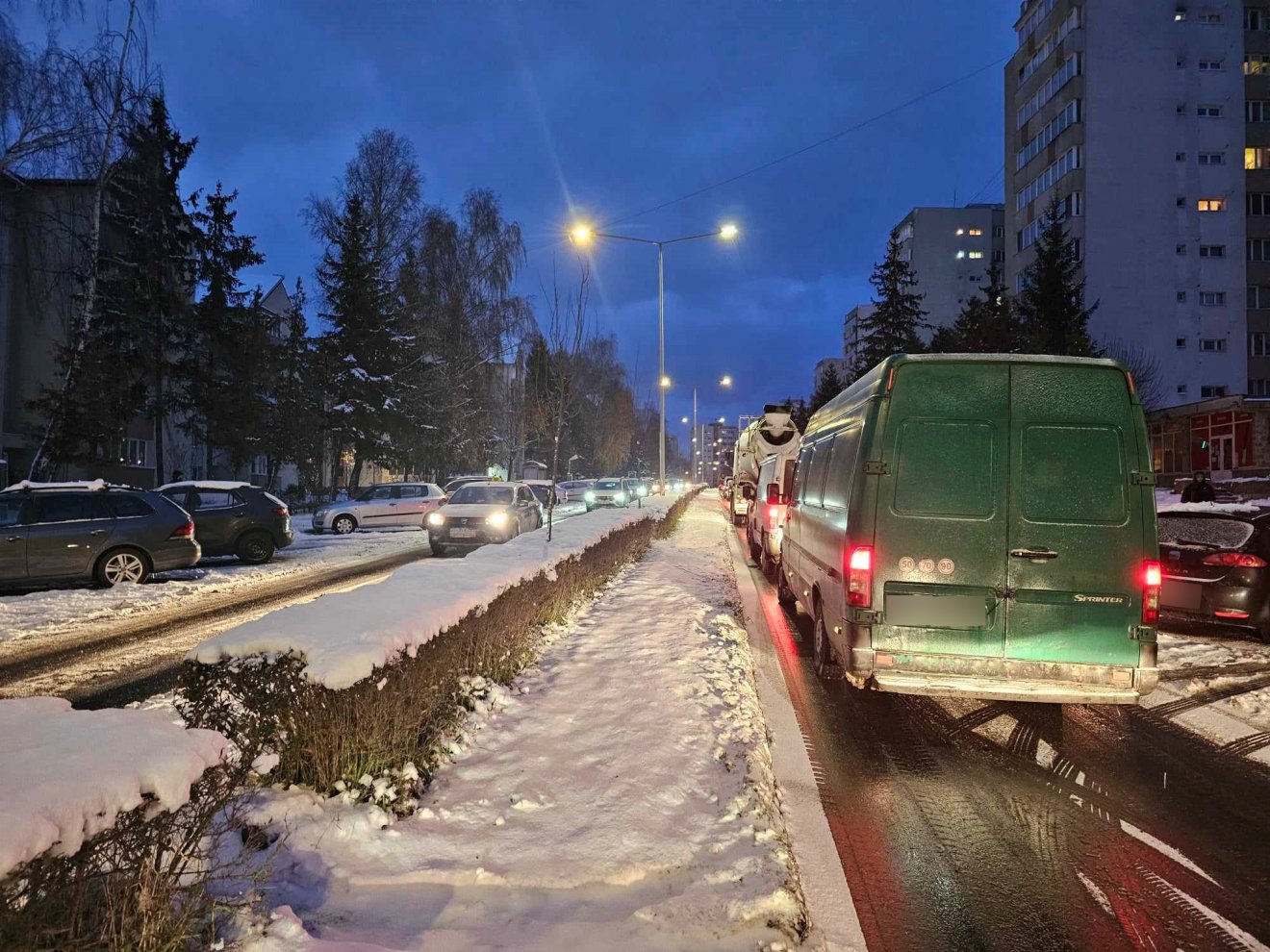 Csíkszeredában is csak lépésben lehet haladni a délutáni órákban •  Fotó: Olvasónk