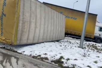 120 km/órás szél az autópályán, lezártak egy szakaszt Nagyszebennél – videóval