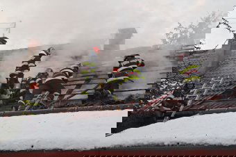 Kigyúlt egy csíkrákosi lakóház tetőzete