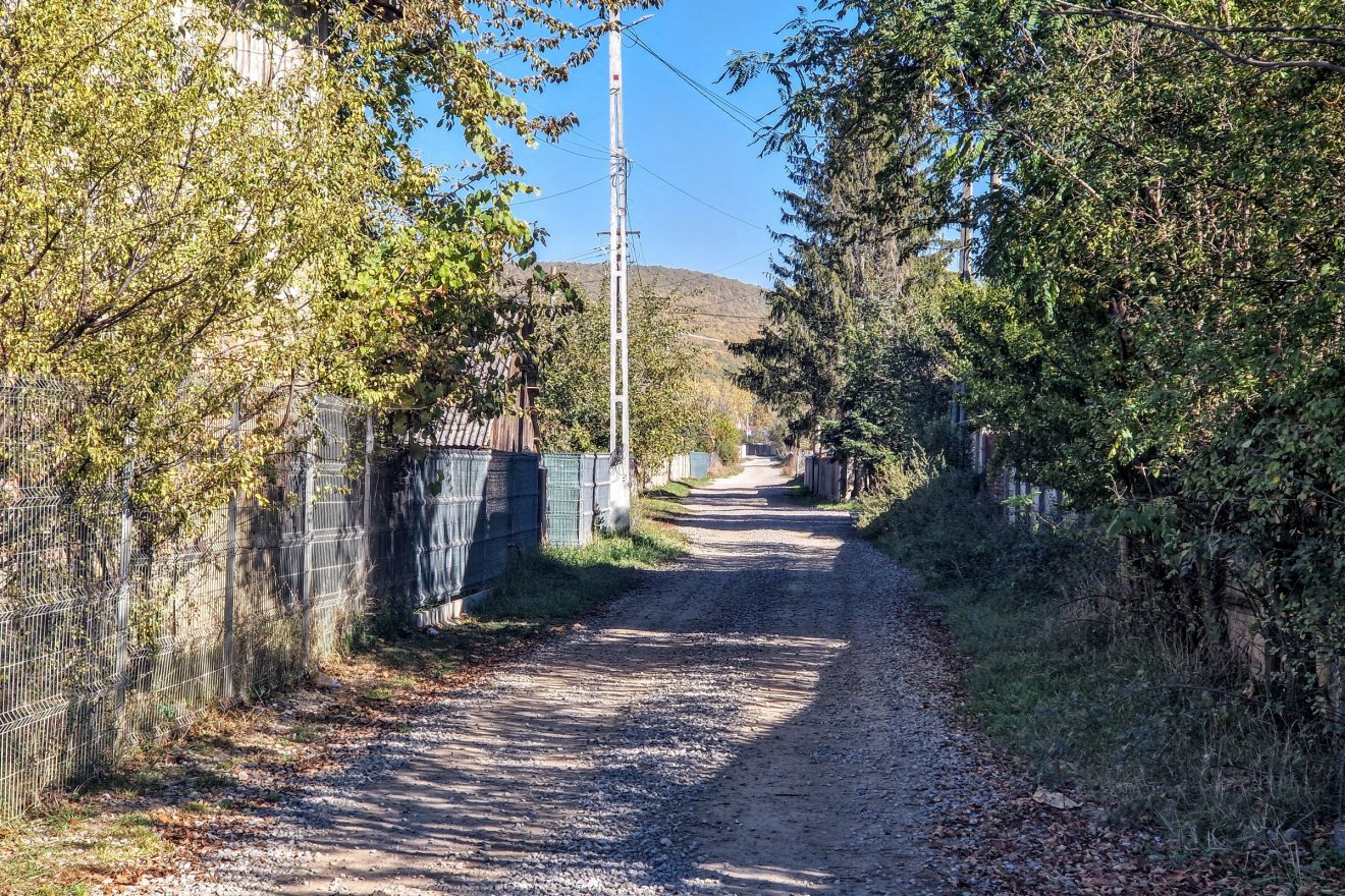 A Mikszáth Kálmán utcában is hálózatbővítés várható •  Fotó: Kocsis Károly