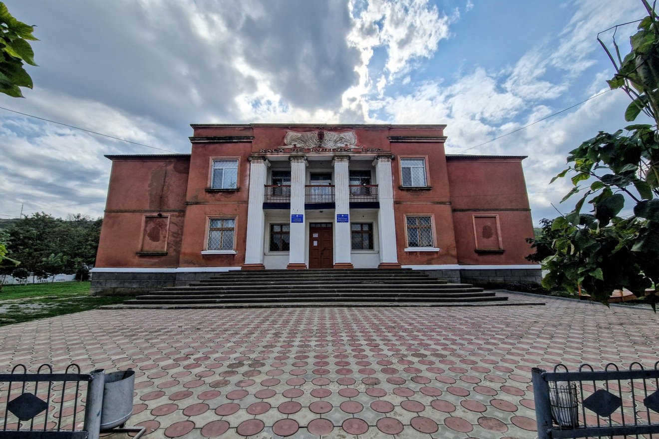 A talmazai kultúrház... •  Fotó: Kocsis Károly