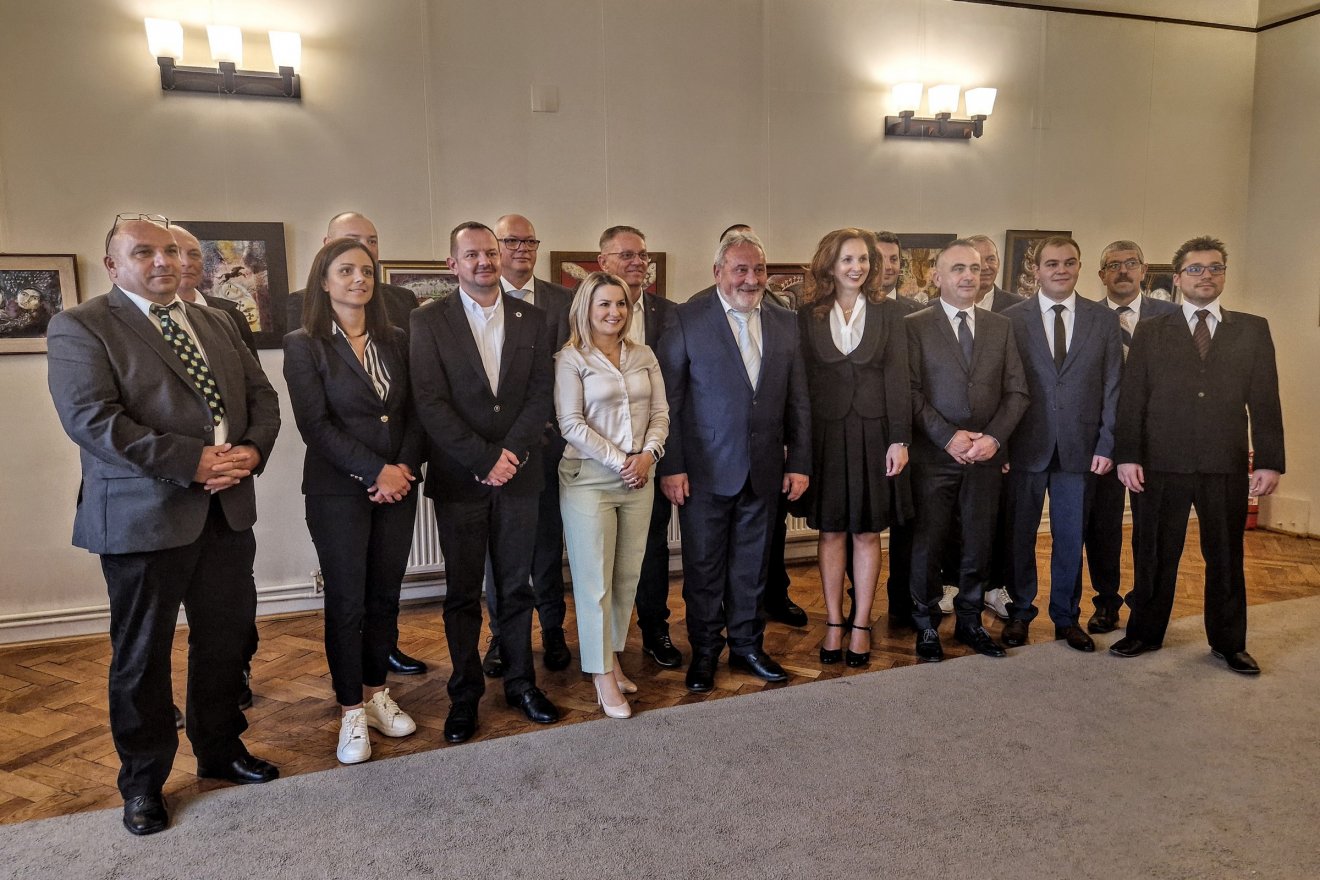 Csoportkép hölgyekkel •  Fotó: Kocsis Károly