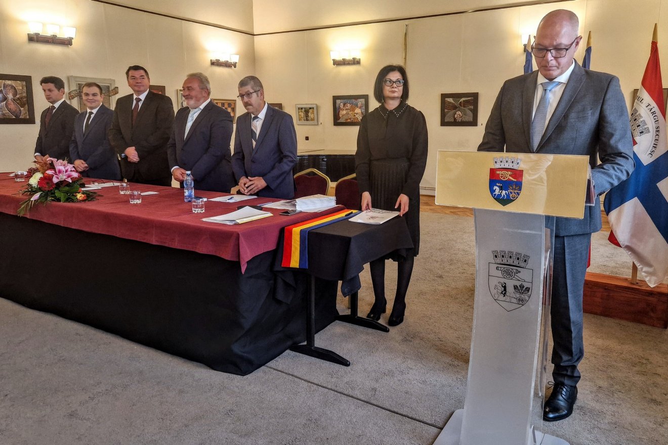 Dávid Sándor, az RMDSZ helyi szervezetének elnöke is letette a tanácsosi esküt •  Fotó: Kocsis Károly