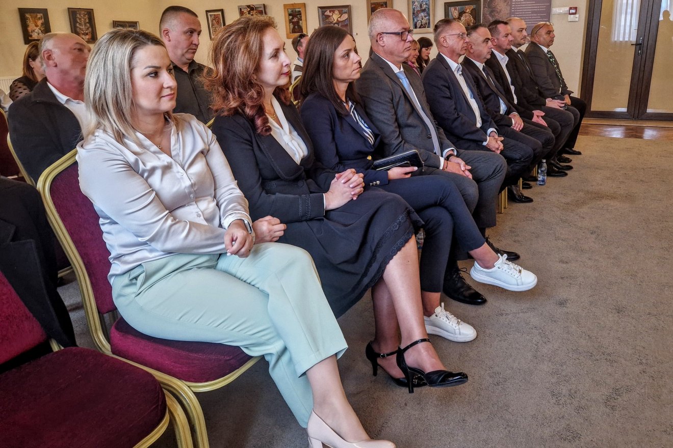 Eskületételre várva •  Fotó: Kocsis Károly