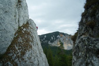 Visszamentek a hegyimentők a két holttestért a Fogarasi-havasokba, de az időjárás ellenük dolgozik