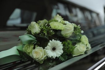 Ezentúl az állam fizeti a külföldön elhunytak hazaszállítását, de csak bizonyos összegig