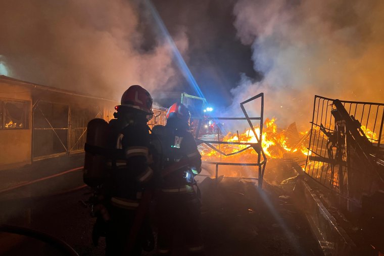 Hatalmas tűz ütött ki Régenben, a szomszédos megyék tűzoltóira is szükség volt