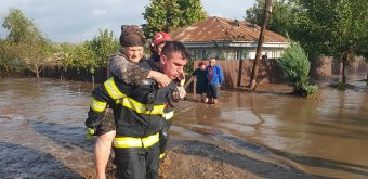 Táborokban helyezik el az otthonukból evakuált Galac és Vaslui megyei embereket