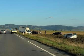 Személyautó ütközött haszongépjárművel Csíkszentkirály és Csíkszentmárton között