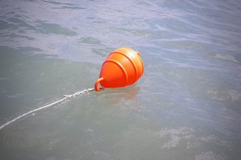 Henger alakú, gyanús tárgyat találtak a román tengerpart közelében, a turistákat elküldték onnan