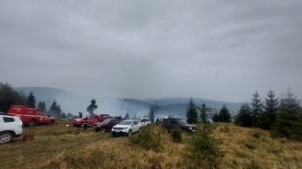 Hiába fékezték meg az erdőtüzet, kedden újra ki kellett szálljanak Tekerőpatakra a tűzoltók