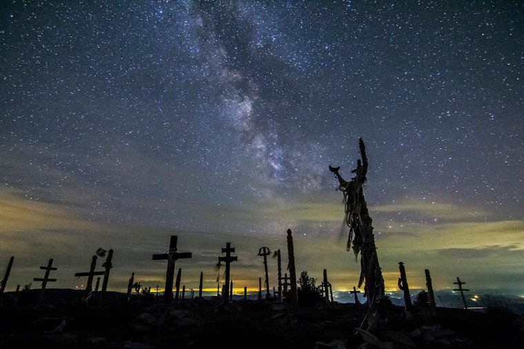 „Siet a Nap, mégis mulatoz a Szűzzel”