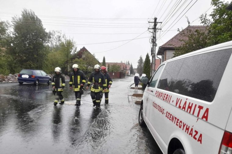 Udvarokra, házakba, pincékbe tört be a víz Szentegyházán