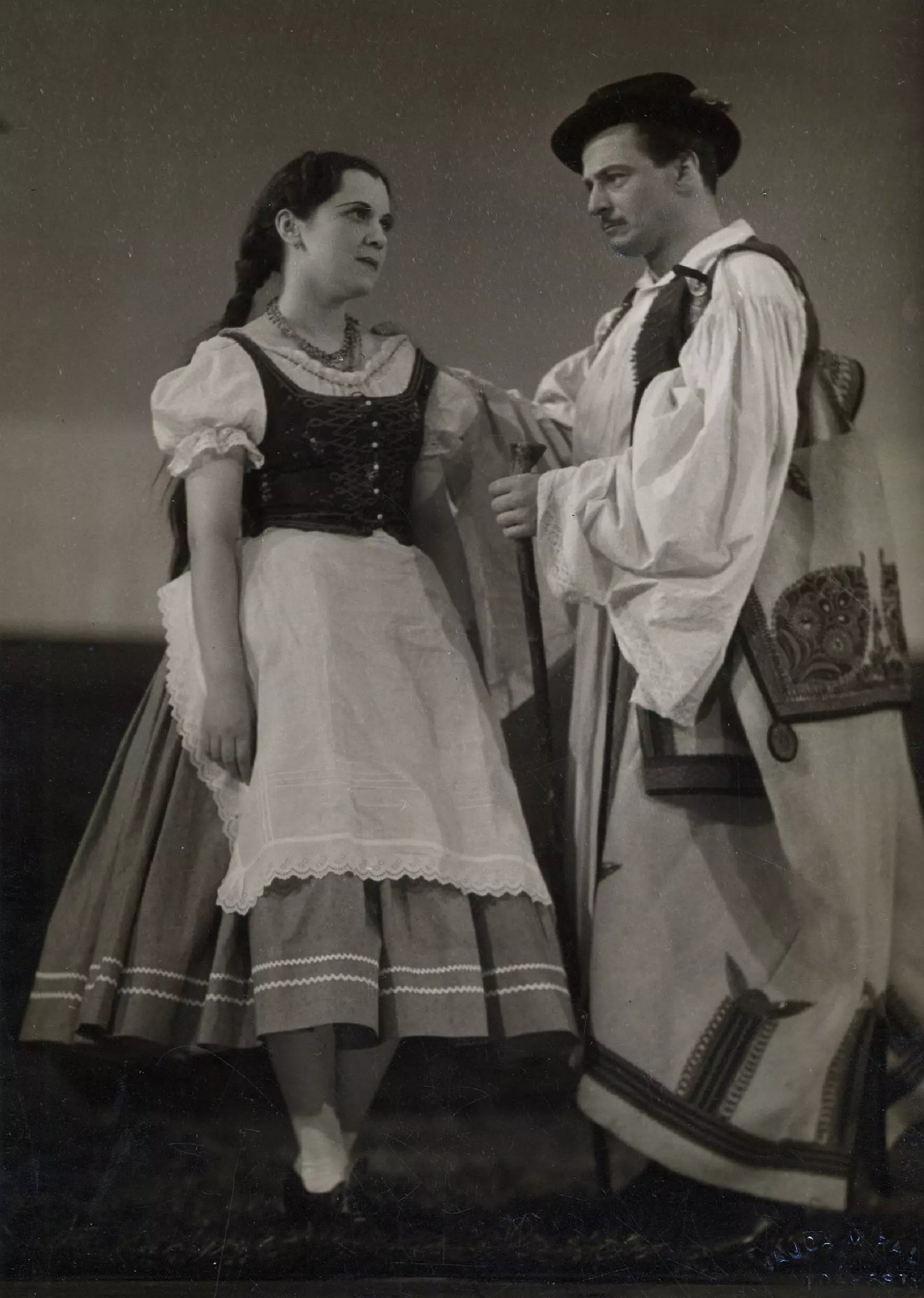 Ignácz Rózsa és Jávor Pál a Nemzeti Színház A falu rossza című előadásában (1938) •  Fotó: OSZMI/Vajda M. Pál