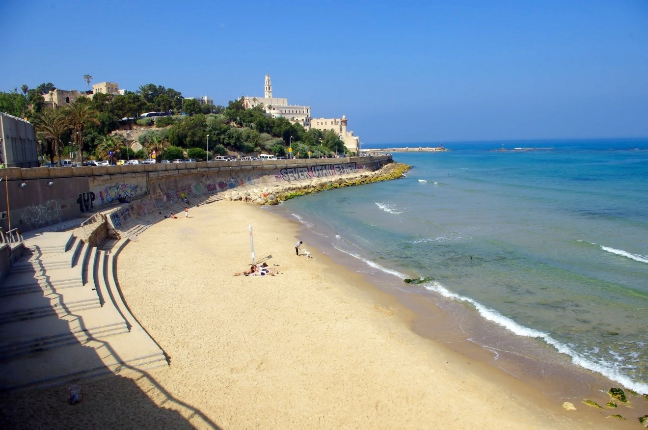 Tel-Aviv a Földközi-tenger partján fekszik, így a városnézést össze lehet kötni egy kis strandolással. De ne most! •  Fotó: Pixabay