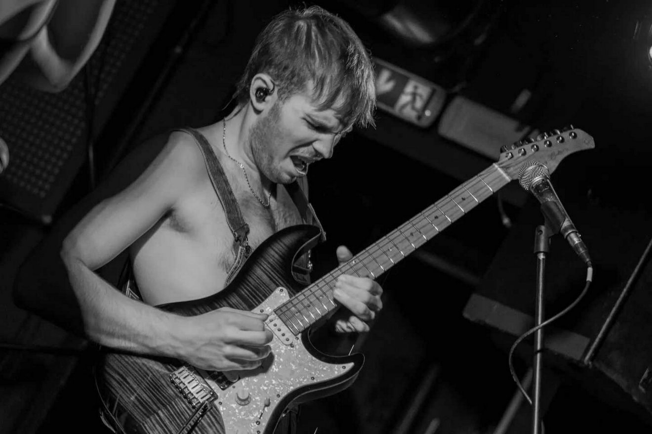 Kovács Miklós, az FFB gitárosa •  Fotó: Török Hunor személyes archívuma