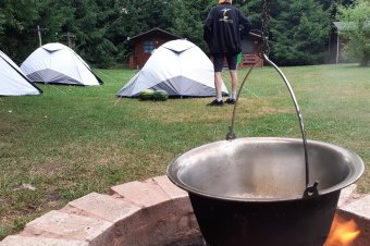 Sátorral és hálózsákkal lehet támogatni a magyarózdi Terápiás Otthon táborozóit