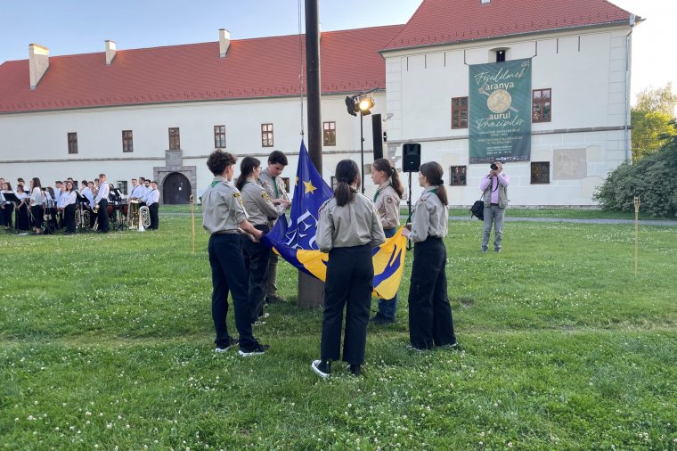 Felvonták az Európassió Kongresszus zászlaját