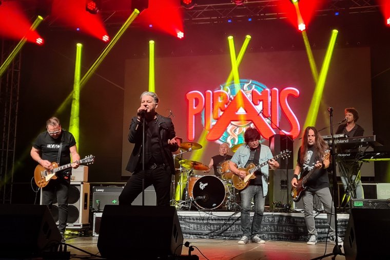 Dínomdánom a Kuvaszóban