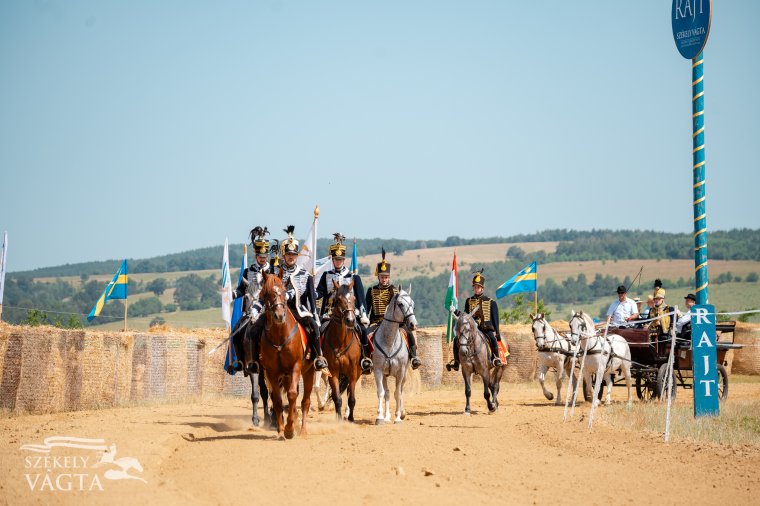 Elrajtolt a 13. Székely Vágta az Óriáspince-tetőn