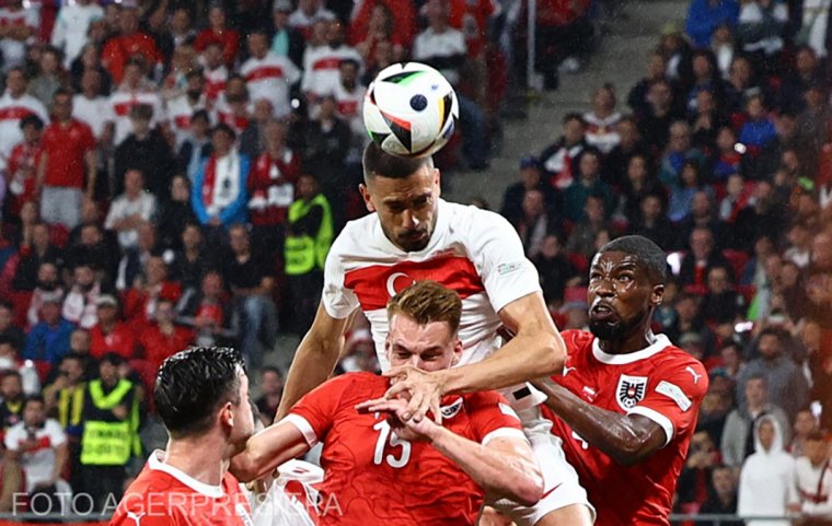 Tizenhat év után negyeddöntős Törökország a futball Európa-bajnokságon