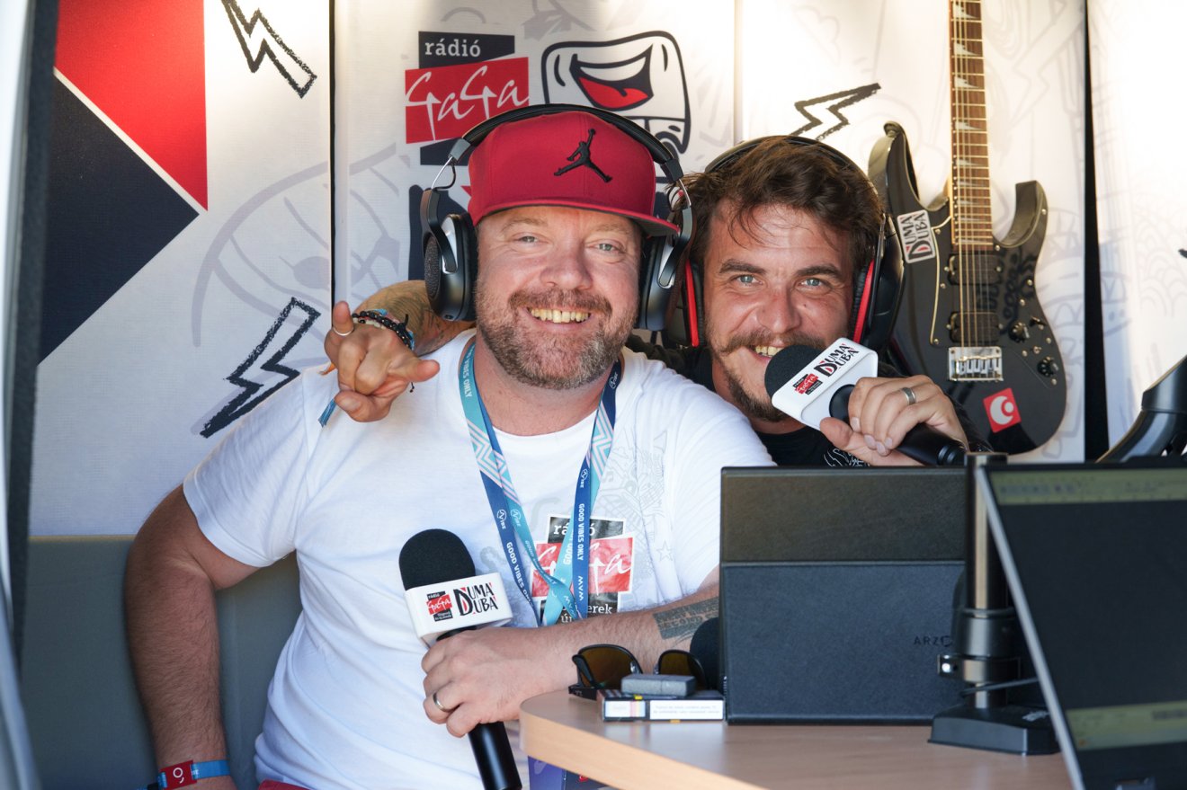 On air. Adásban Horváth Gábor (balra) és B Szabó Zsolt •  Fotó: Tuchiluș Alex