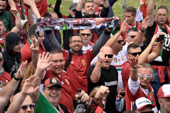 Több ezer magyar szurkoló vonult Kölnben a Svájc elleni meccs helyszínére