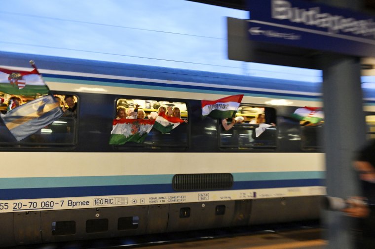Elindult a Székely Gyors és a Csíksomlyó Expressz a pünkösdi búcsúba – videó