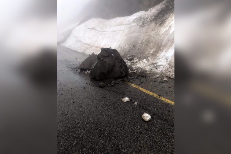 Ma is veszélyben lettek volna az autósok a Transzalpinán, zárva marad a magashegyi út – videó