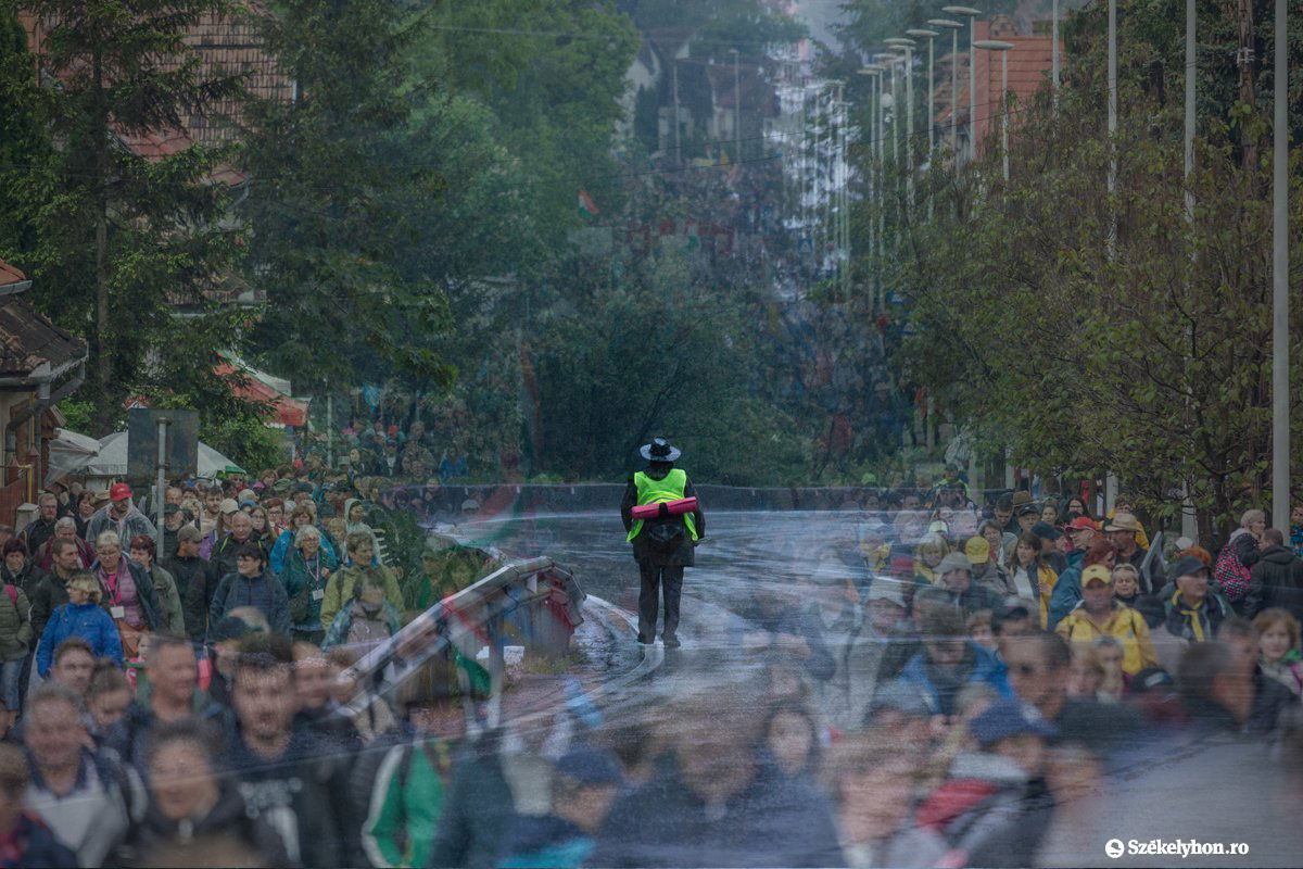 Címlapfotó. Montázs László Ildikó és Pinti Attila képeiből 