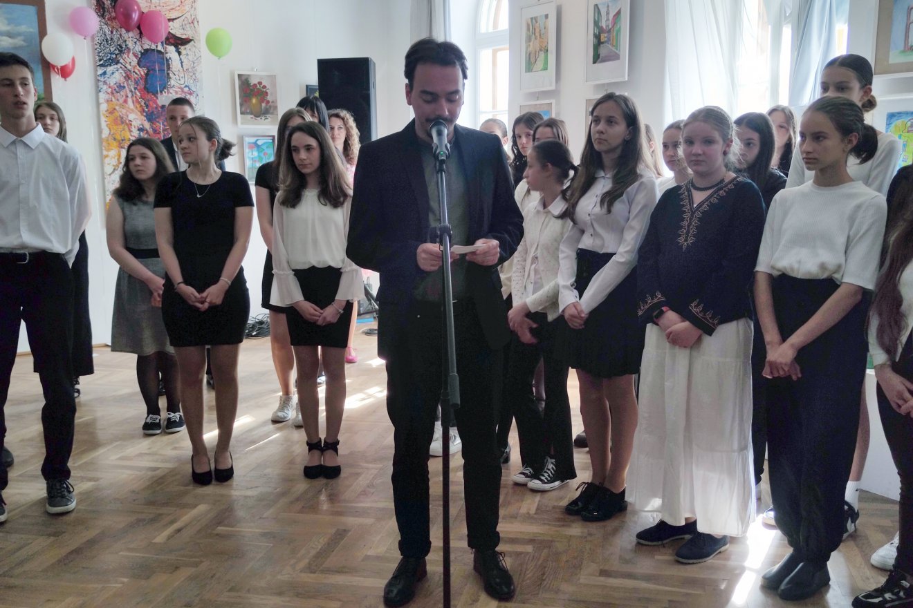 A jelenlevőket Lénárt Tamás művészettörténész köszöntötte •  Fotó: Farkas Áron