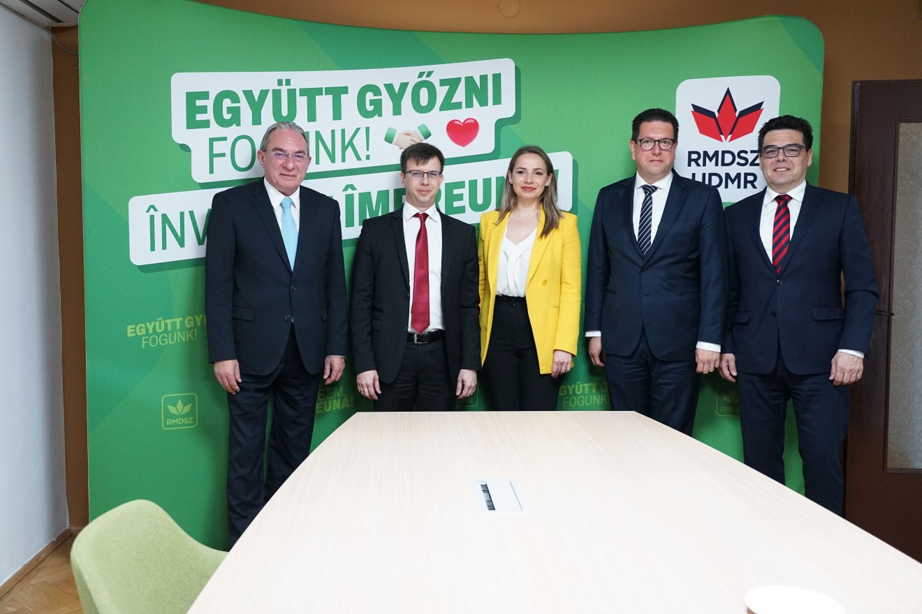 Balról jobbra Winkler Gyula, Bóka János, Szilágyi Dóra, Vincze Loránt és Zsigmond Barna Pál •  Fotó: RMDSZ