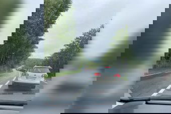 Csíkszereda parkolói máris megteltek, Homoródfürdőig ér a kocsisor