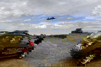 Kilométerekről kiszúrják a szemetelőket: drónnal figyelik a rendőrök az Olt partját