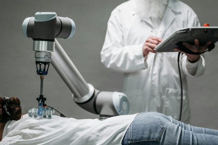 Átképzés vagy leépítés? Találgatják, mit hoz a mesterséges intelligencia