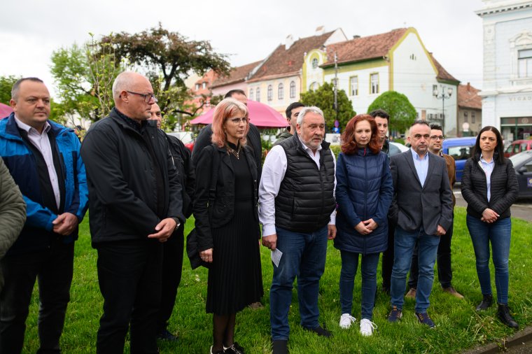 Iktatta támogatói aláírásait Kézdivásárhely újrázni kívánó polgármestere