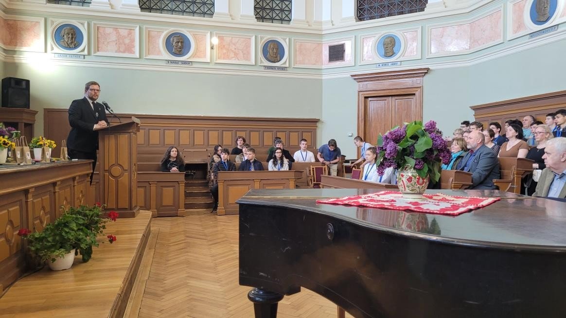 A fizikaverseny országos döntője a kolozsvári János Zsigmond Unitárius Kollégiumban •  Fotó: Erdélyi Magyar Műszaki Tudományos Társaság