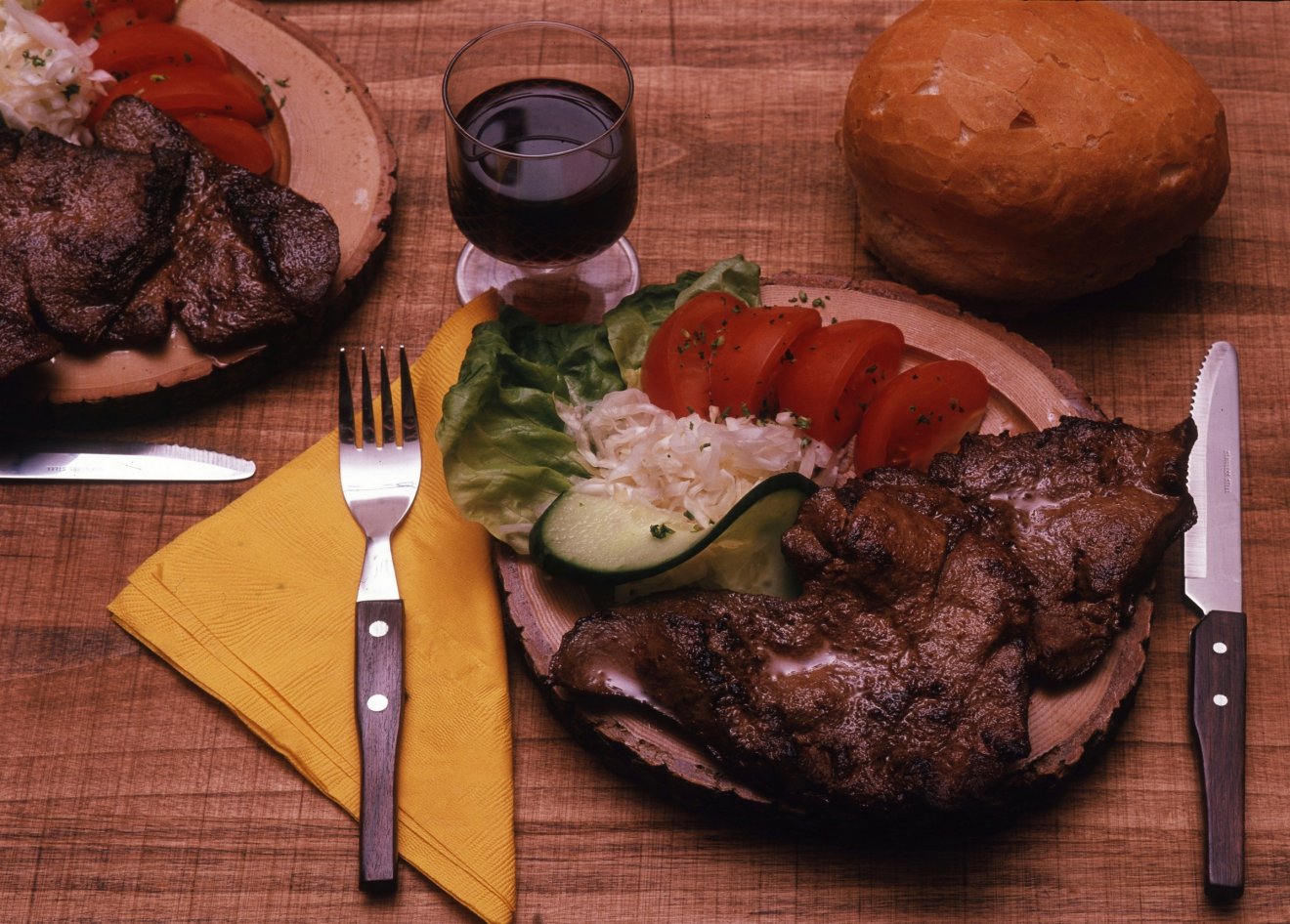 Flekkentálalás 1977-ben, valahol Magyarországon •  Fotó: Fortepan/Urbán Tamás
