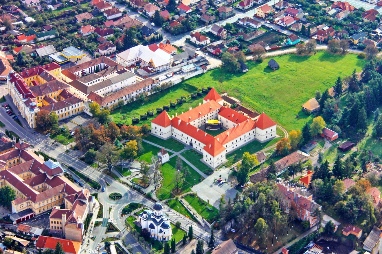 A Mikó-vár madártávlatból. Csíkszereda impozáns épületének felújítását szintén a Tectum Company végezte •  Fotó: Tectum Company