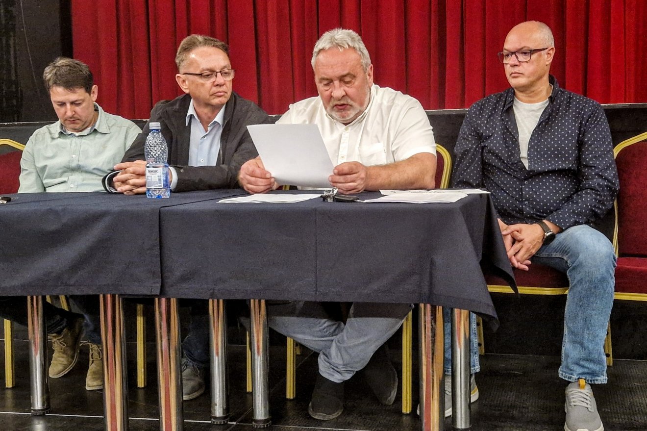Bokor Tibor (jobbról a második) negyedik mandátumára pályázik •  Fotó: Kocsis Károly