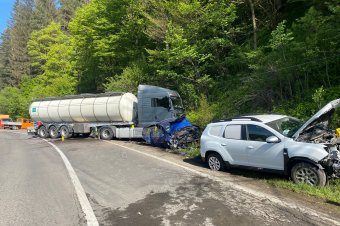 Több autó és egy tartálykocsi ütközött össze Kovászna megyében