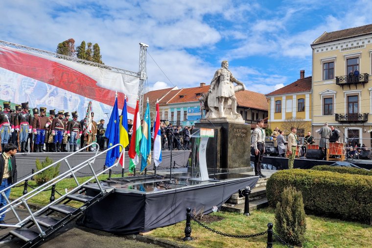 Bukarestnek szeretettel március 15-én: a történelmet nem megváltoztatni kell, hanem megismerni