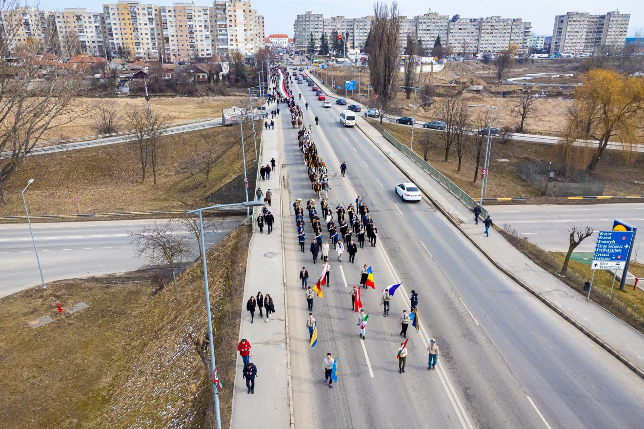 A két menet 125 méter hosszú székely-, illetve magyar zászlókat visz majd •  Fotó: Sepsiszentgyörgy Önkormányzata