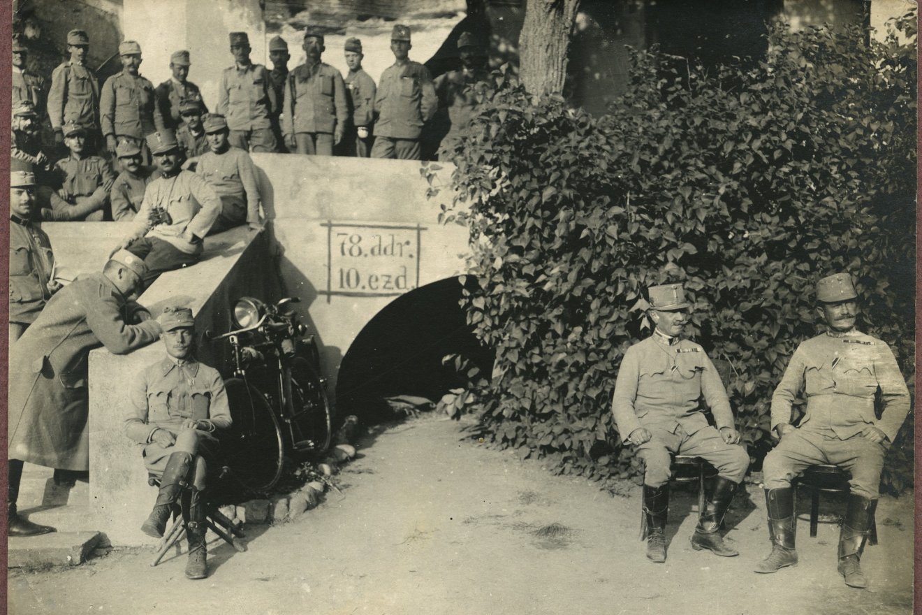 A dandár- és ezredparancsnokság (Aklos csárda, 1916. október 14.) •  Fotó: A Hadtörténeti Intézet és Múzeum Fotóarchívuma