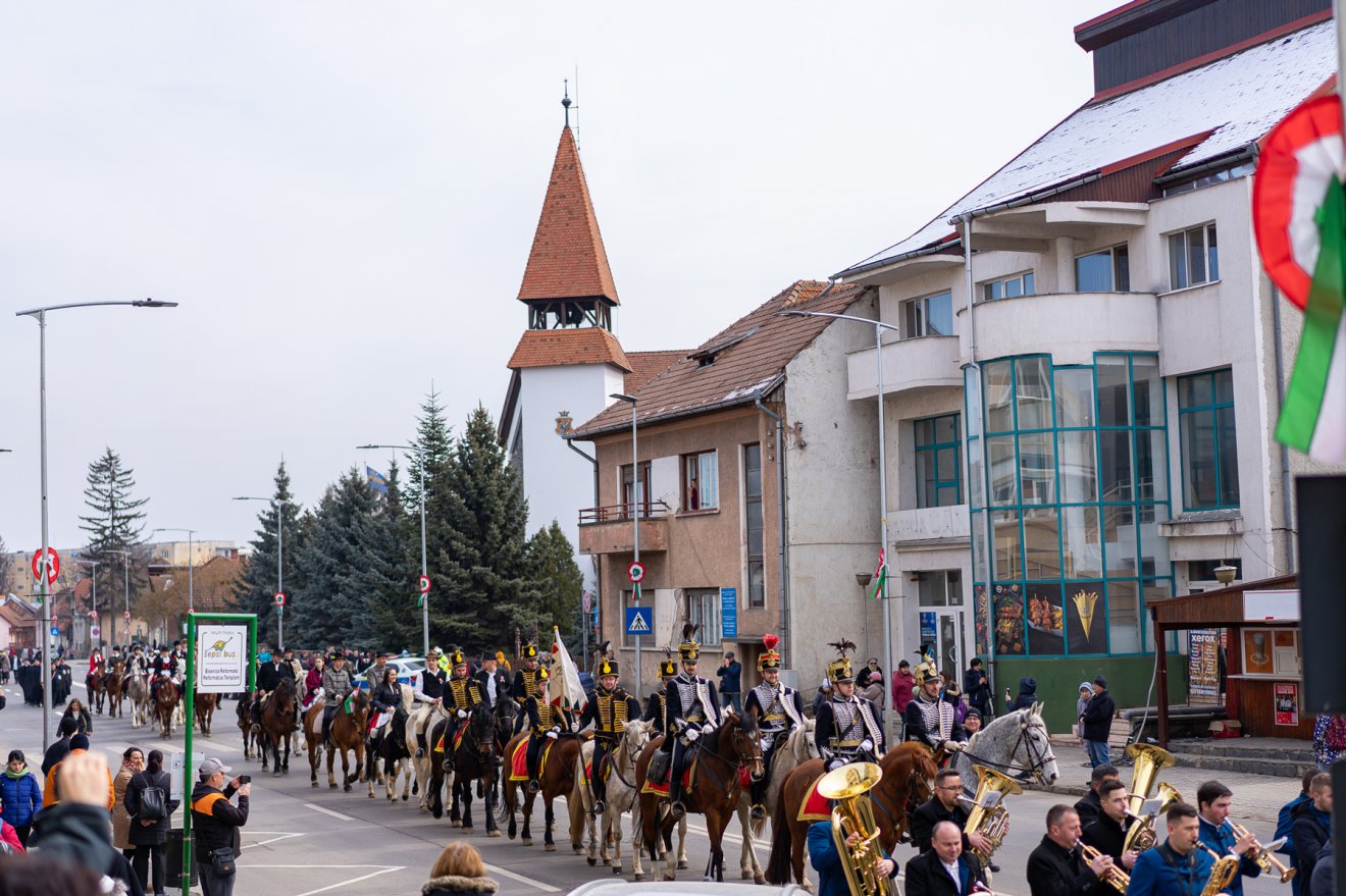 Március 15-én felvonulnak ismét a hagyományőrző huszárok. Korábbi felvétel •  Fotó: Kristó-Gothárd Hunor