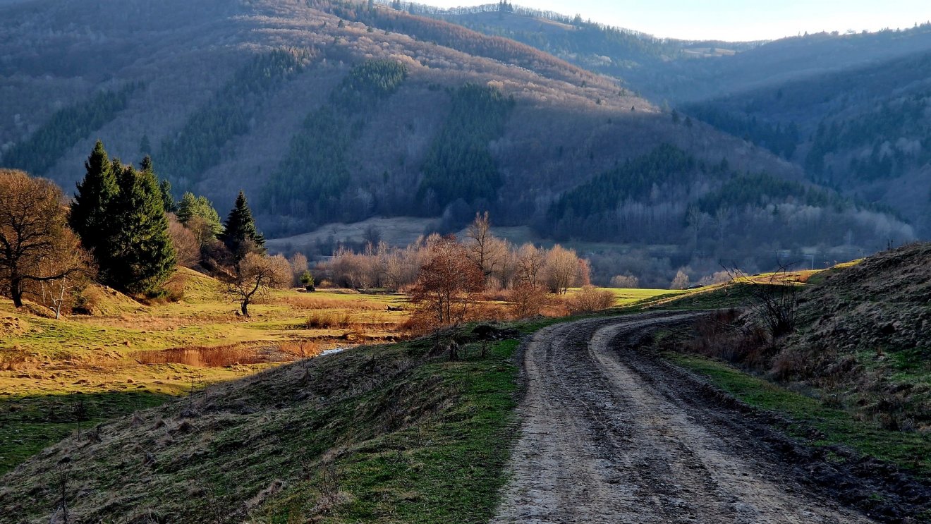 A katrosai Várpataka völgye 2023 márciusának idusán •  Fotó: Kocsis Károly