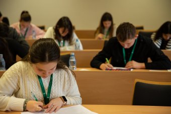 Hargita megyei diákok is jól teljesítettek a Kárpát-medencei biológia-verseny erdélyi fordulójában