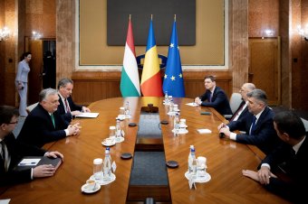 Orbán Viktor Bukarestben tárgyal