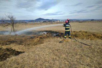 Gógán környékén és Szovátán is ég a száraz növényzet